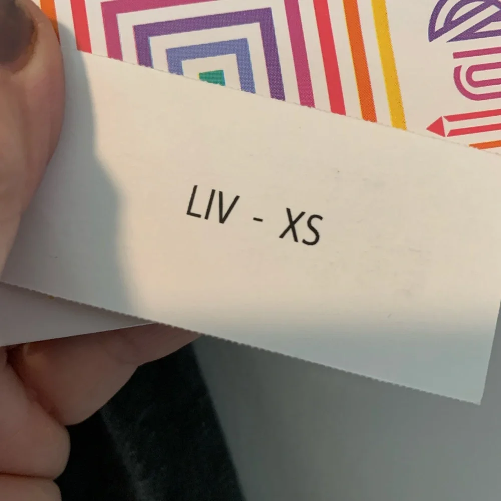 NWT LuLaRoe Liv Christmas Tee Shirt - Picture 5 of 6